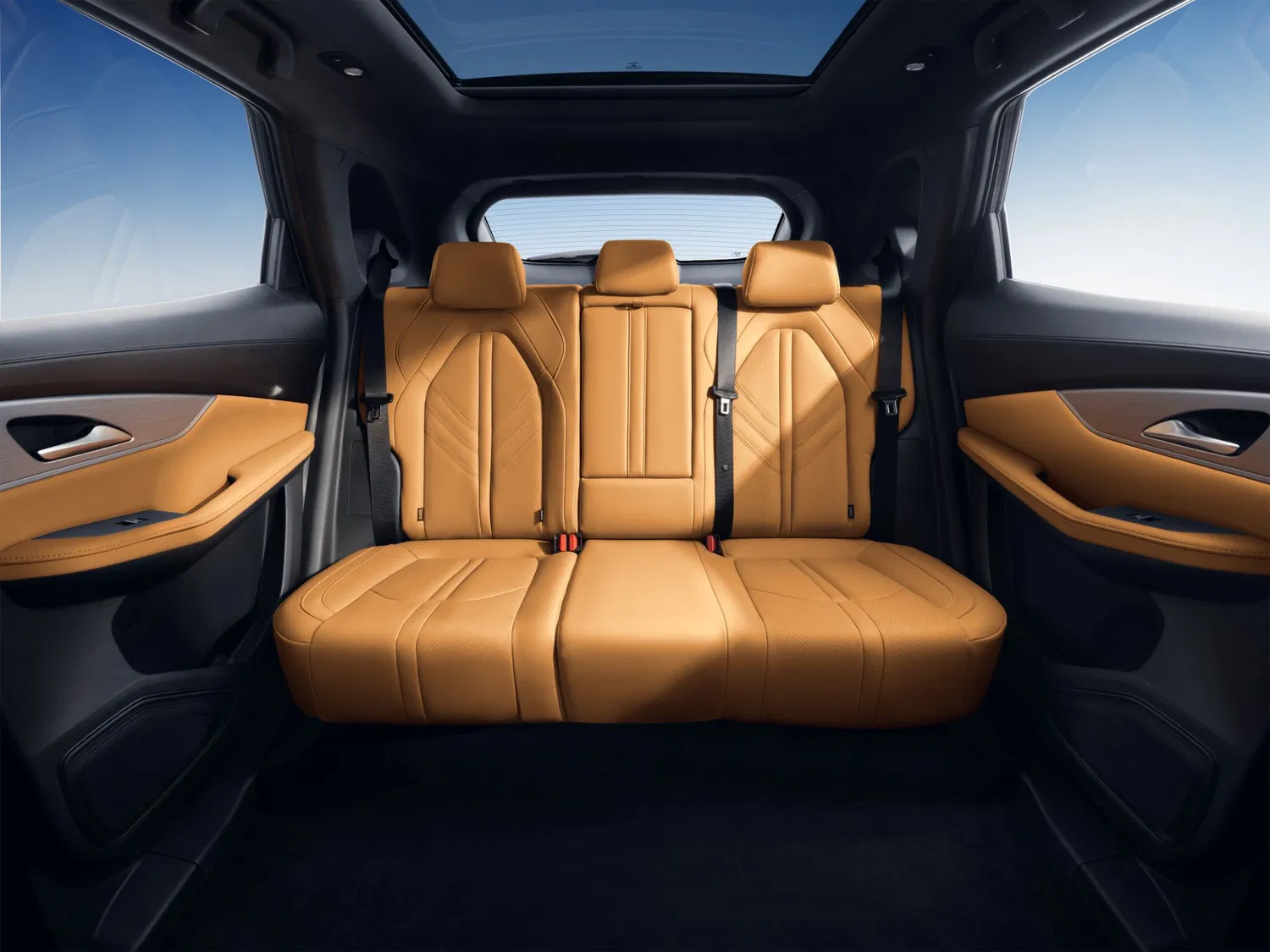 Spacious 5-seat cabin